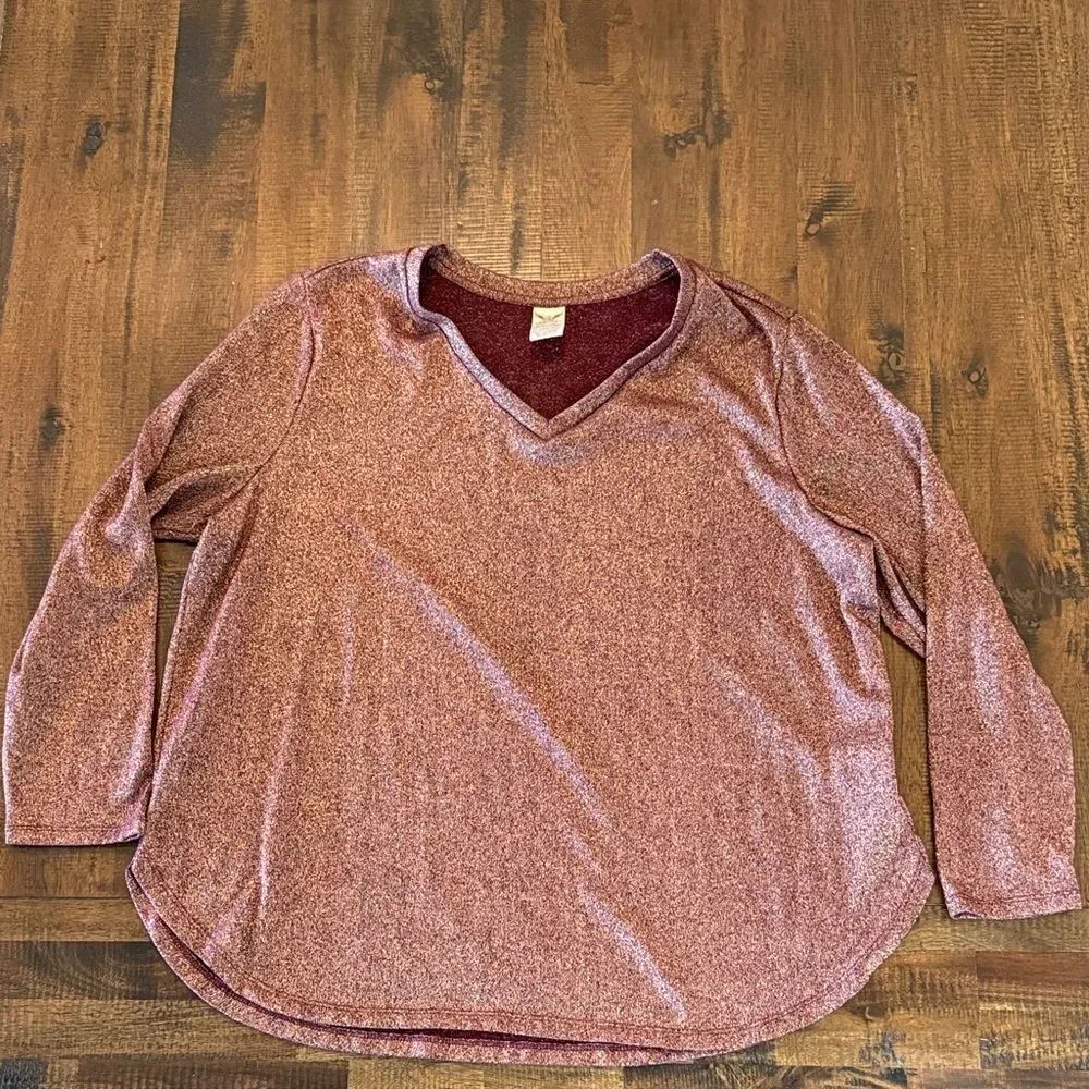 Faded Glory V-Neck Long Sleeve Top in Maroon and gold